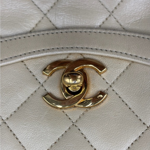 Chanel single flap lambskin beige square chain bag - Picture 4 of 16